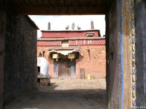 Монастырь в Drongpa Tradun