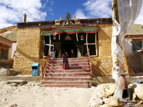 Храм в Tirthapuri