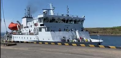 "Адмирал Невельской" впервые добрался до Итурупа с пассажирами