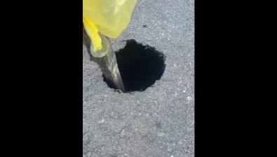 Тротуар на улице Физкультурной в Южно-Сахалинске угрожает неосторожным пешеходам