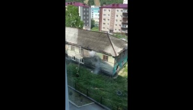 Жильцы многоэтажки в Южно-Сахалинске боятся соседства с расселенным бараком