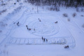 Юные сахалинцы вновь создали на льду необычную новогоднюю открытку