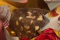 Личинку в конфете из детского новогоднего подарка нашли сахалинцы