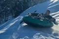 Сахалинские экстремалы покорили снежный перевал на лодке