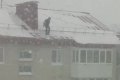 Сахалинец прыгнул с крыши трехэтажки