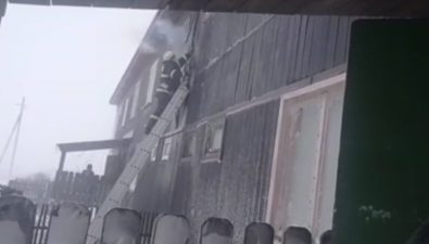 Сахалинцы боятся сгореть в деревянном доме, где случается пожар за пожаром