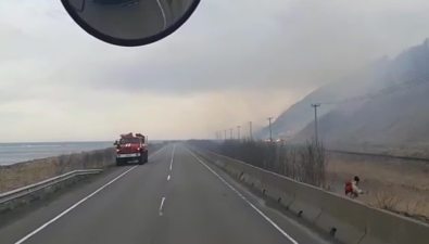 В Макаровском районе загорелась сопка