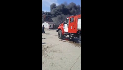 На оптовой базе в Южно-Сахалинске пожар