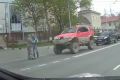 Водитель с кулаками бросился на "обидчика" на дороге в Южно-Сахалинске