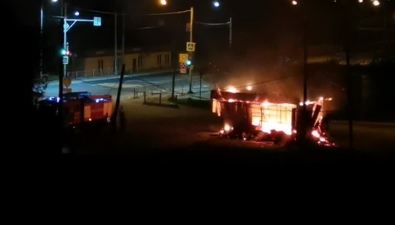 В Хомутово сгорел торговый павильон