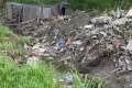 В Александровске-Сахалинском экскаватор прорыл канаву, оставив горы мусора