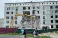 В Быкове сносят многострадальный аварийный дом
