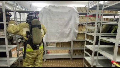 Пожарные "спасли" книги и сотрудников областной библиотеки за 40 минут