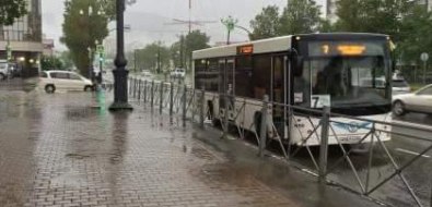 Пассажирский автобус попал в ДТП в Южно-Сахалинске