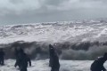 Сахалинцы сообщают о попавших в шторм рыболовах