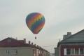 Воздушный шар "чуть не сел" на крышу дома сахалинки