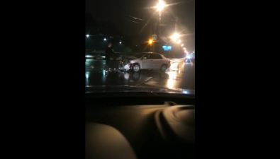 Две "Тойоты" столкнулись вечером на перекрестке Мира — Есенина