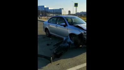 Вечер пятницы владельцев двух "Тойот" испорчен столкновением в Южно-Сахалинске