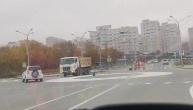 В Южно-Сахалинске наносят разметку для нового кольца
