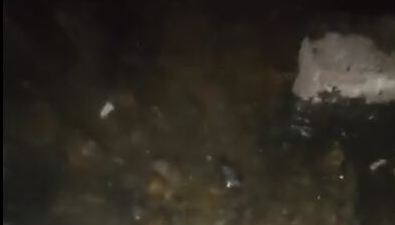 Подвал дома в Холмске несколько месяцев затапливает нечистотами