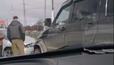 Два авто не поделили дорогу в Южно-Сахалинске