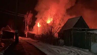 В южно-сахалинском СНТ "Лотос" ночью сгорел дачный дом