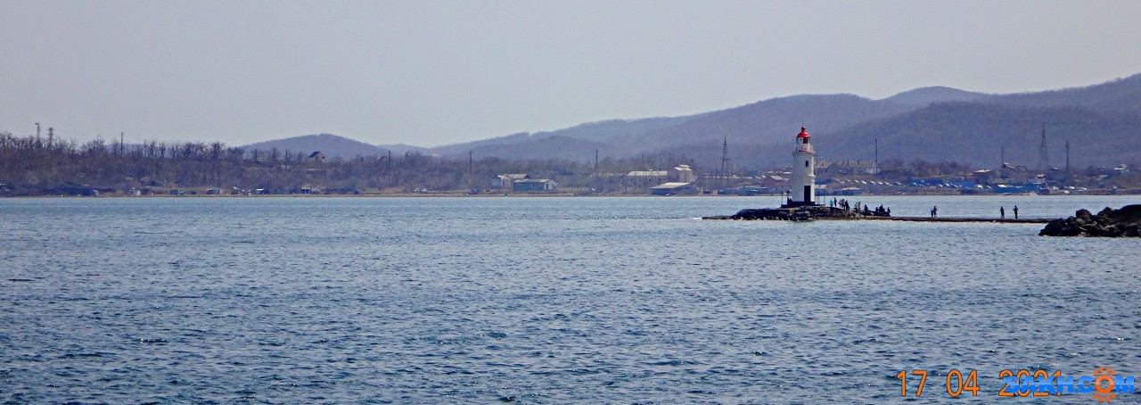 DSC00664
Маяк Эгершельд.
Маяк носит имя Эгершельда (Егершельд) Густава Христофоровича - исследователя залива Петра Великого, капитана 2 ранга.
Один из старейших маяков. Построенный в 1876 г. он действует до сих пор. Строение стоит в конце каменной косы выдающейся в море. Токаревская кошка, так называется коса, была искусственно завышена, имеет длину 750 м. Подобраться к маяку можно на мини-пароме или пройдя по косе.
Просмотров: 113
Комментариев: 0