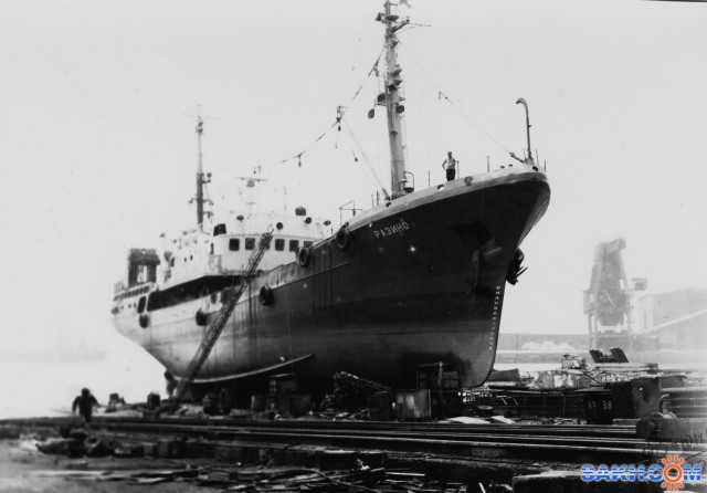 РАЗИНО.
Фотограф: 7388PetVladVik
СРТМ Разино, порт Пусан, 1990 год
Просмотров: 4608
Комментариев: 0